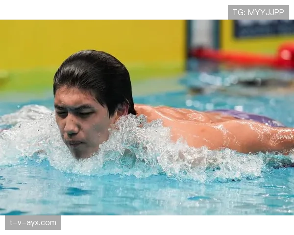 约翰·纳伯勇夺男子游泳金牌，刷新世界纪录再创辉煌