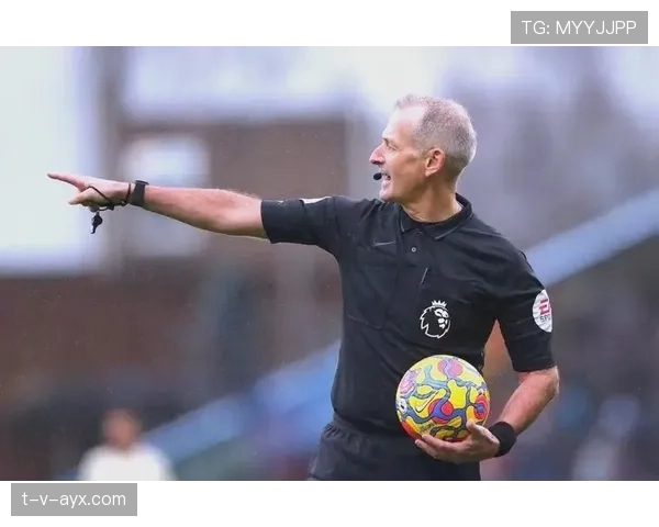 队友掷界外球回传门将，规则允许还是犯规？深度解析判罚逻辑