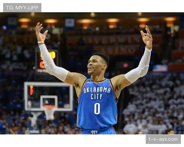 威斯布鲁克由单打转挡拆，为内线制造错位提效